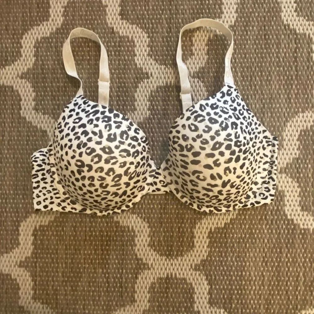 ￼ Victoria’s Secret T-shirt, lightly lined Demi bra, size 38D